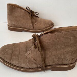Clarks Desert Boots Women's Size 9M Light Brown Suede Lace Up Chukka Boots